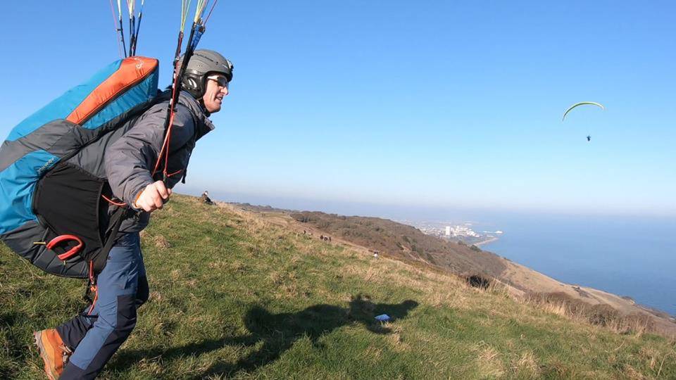 پاراگلایدر سواری، چتربال سواری یا پاراگلایدینگ (به انگلیسی: Paragliding)